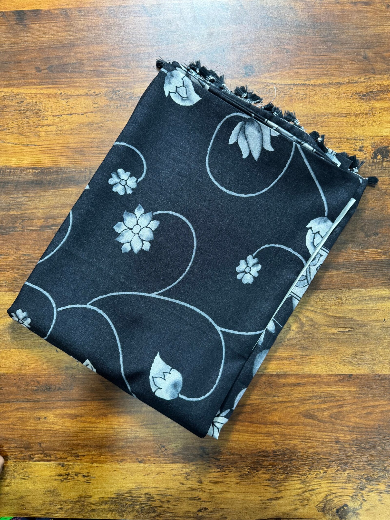 Black current saree1