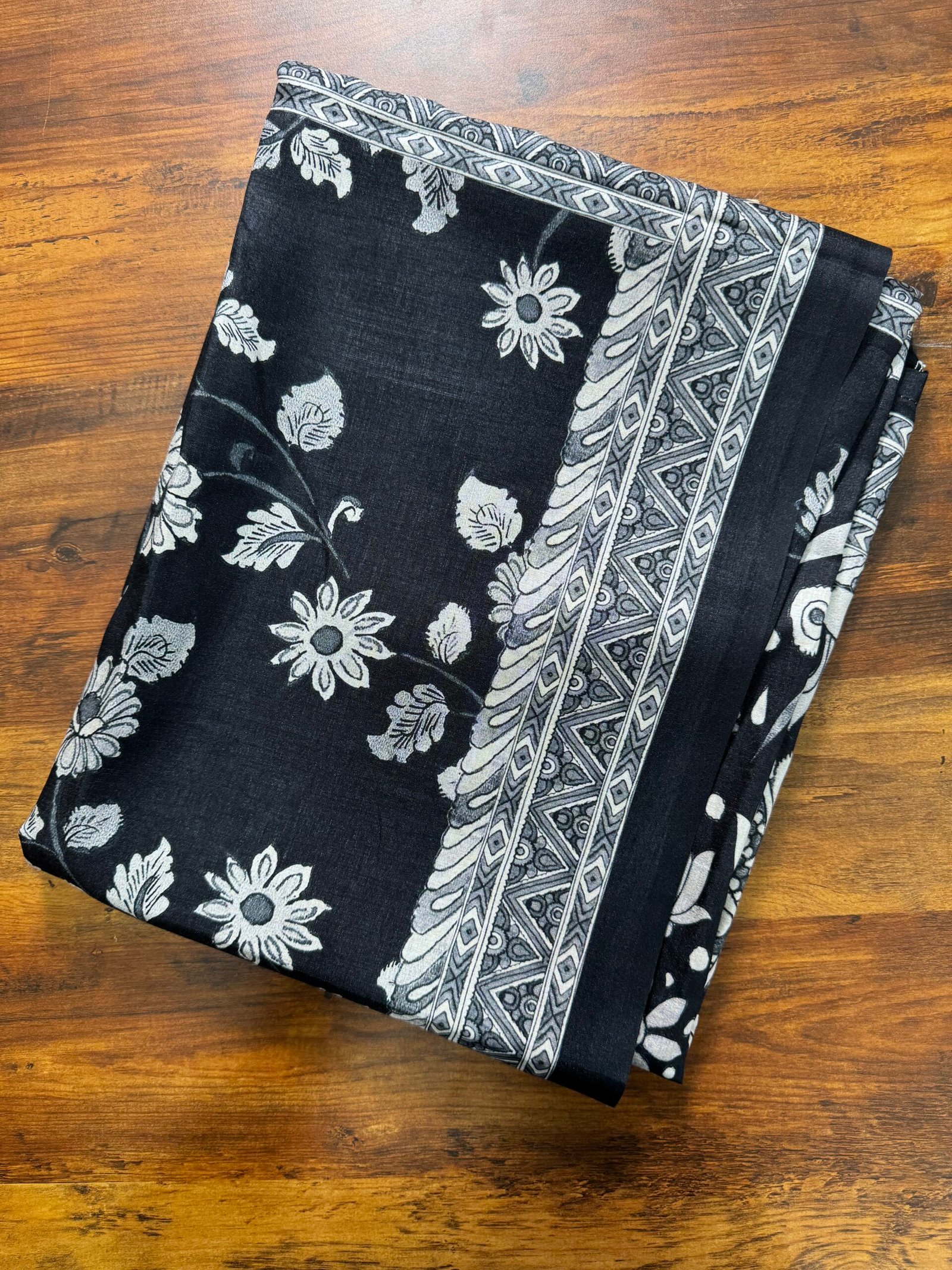 Black current saree3
