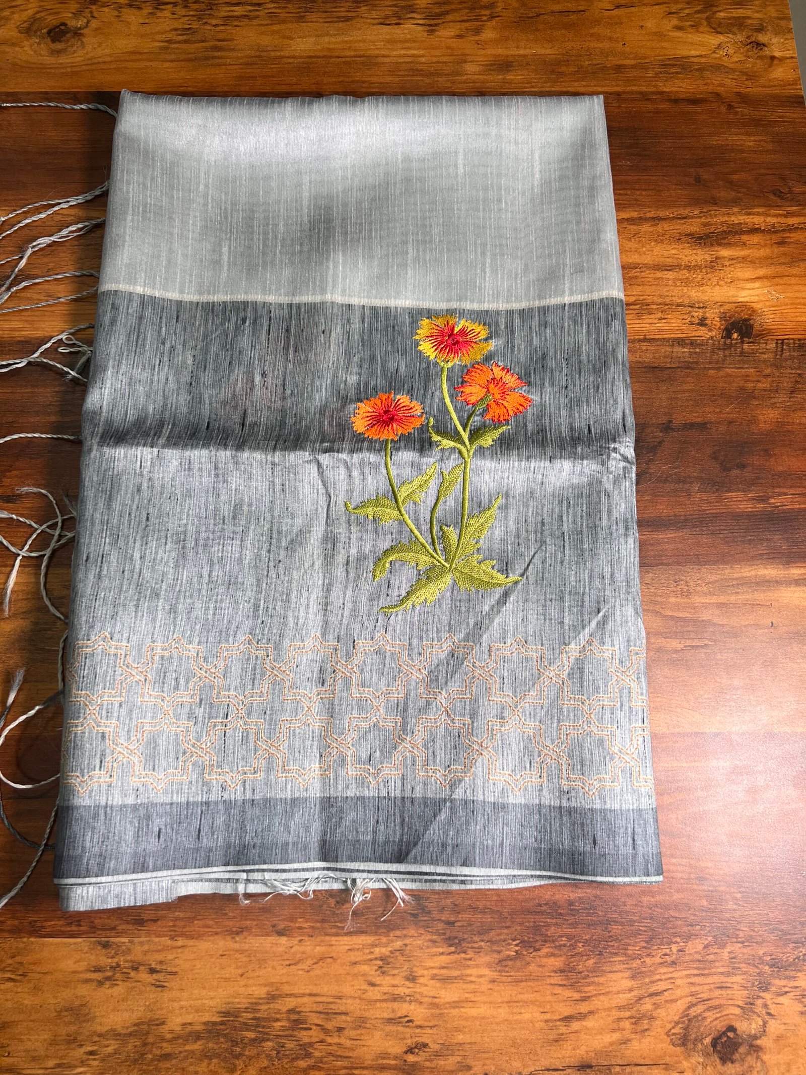 Tusser Floral Emb Sarees5